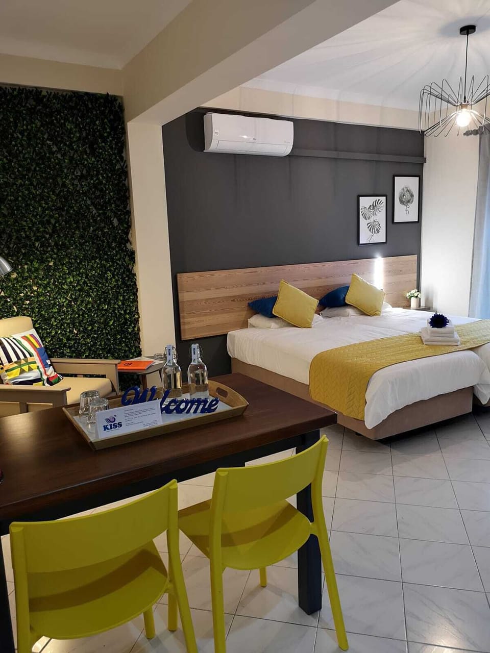 Studio Comfort - 2 single beds | Living area | Flat-screen TV, table tennis