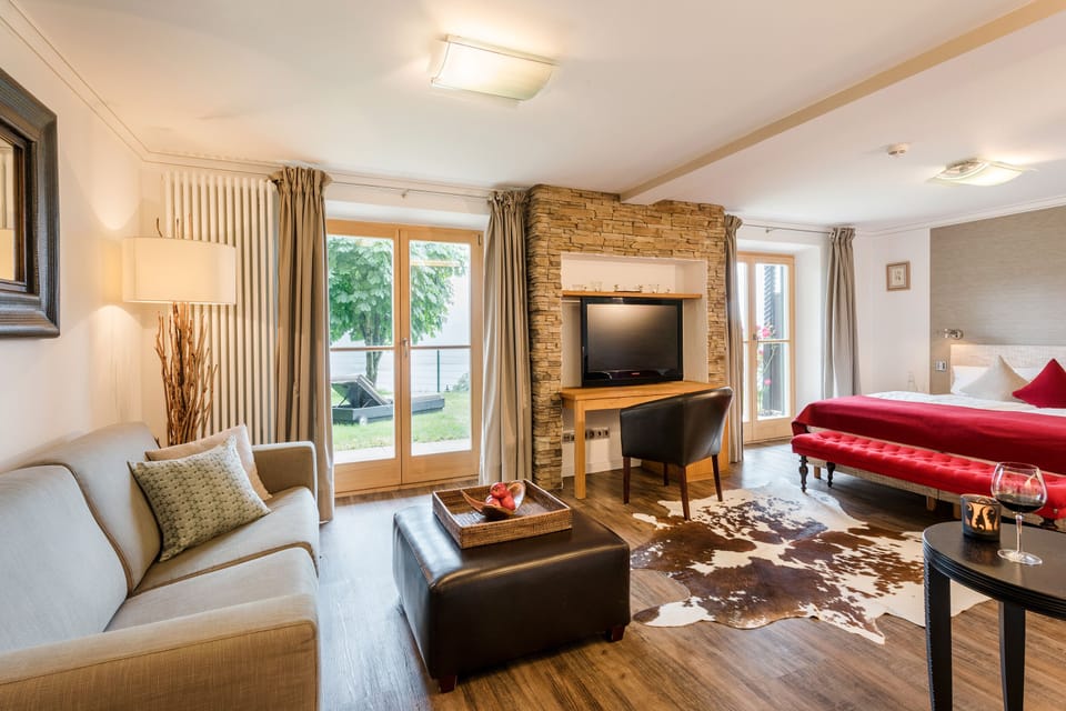 Junior Suite, 1 Bedroom, Lake View | Premium bedding, in-room safe, desk, free WiFi