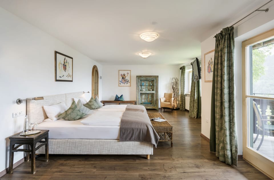 Suite, 1 Bedroom, Balcony, Lake View | Premium bedding, in-room safe, desk, free WiFi