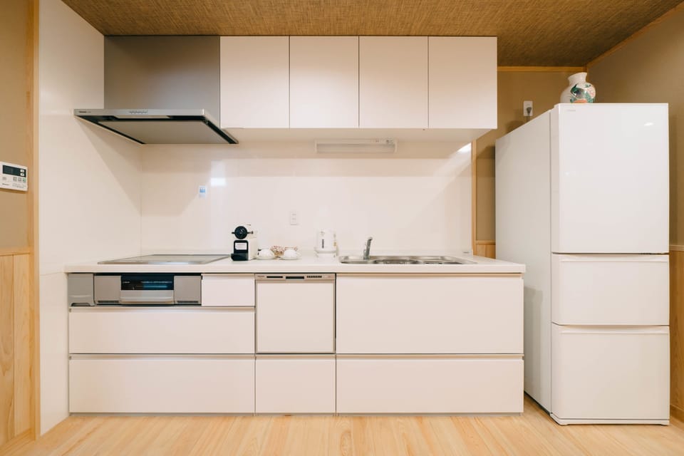 Private Vacation Home | Private kitchen | Fridge, microwave, stovetop, coffee/tea maker