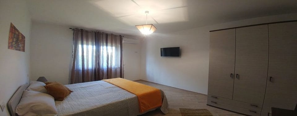 Deluxe Double Room, Private Bathroom | Desk, iron/ironing board, free cribs/infant beds, rollaway beds