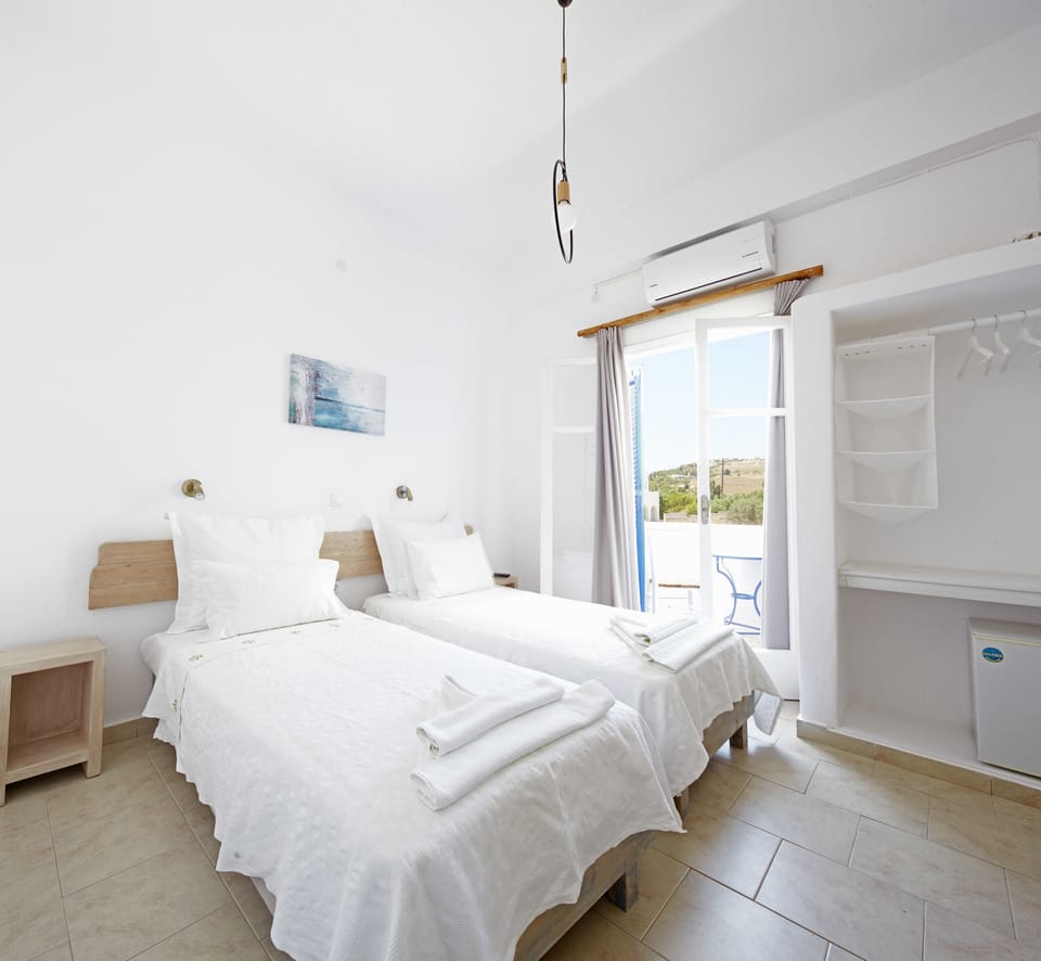 Minibar, desk, iron/ironing board, free WiFi