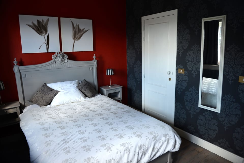 Classic Double Room (vermillon) | Free WiFi
