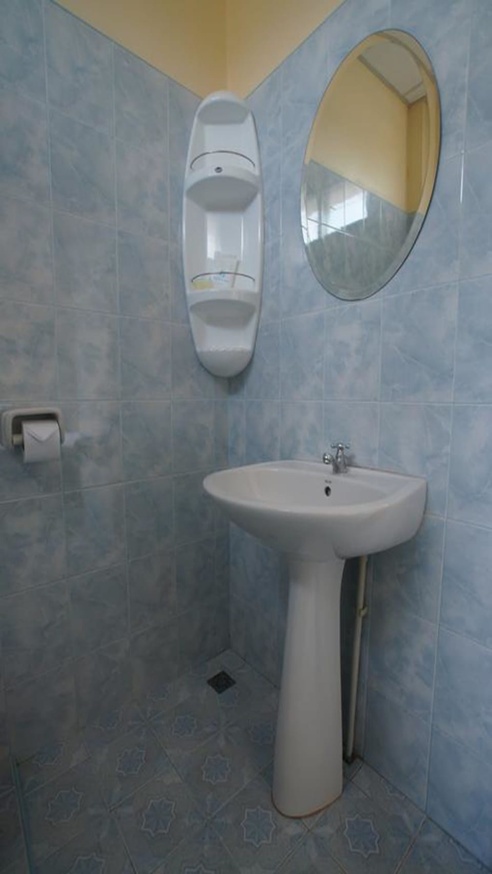 Standard Double Room | Bathroom sink