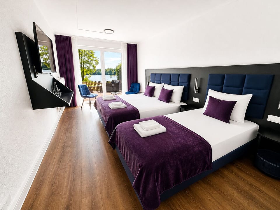 Comfort Triple Room | Living area | LED TV