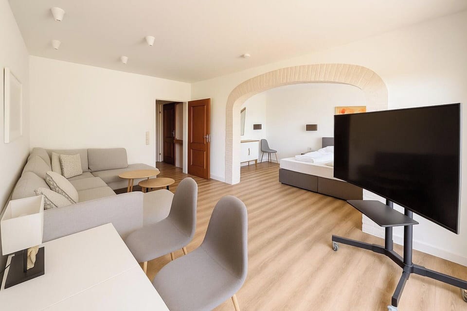 Suite | Minibar, in-room safe, desk, laptop workspace
