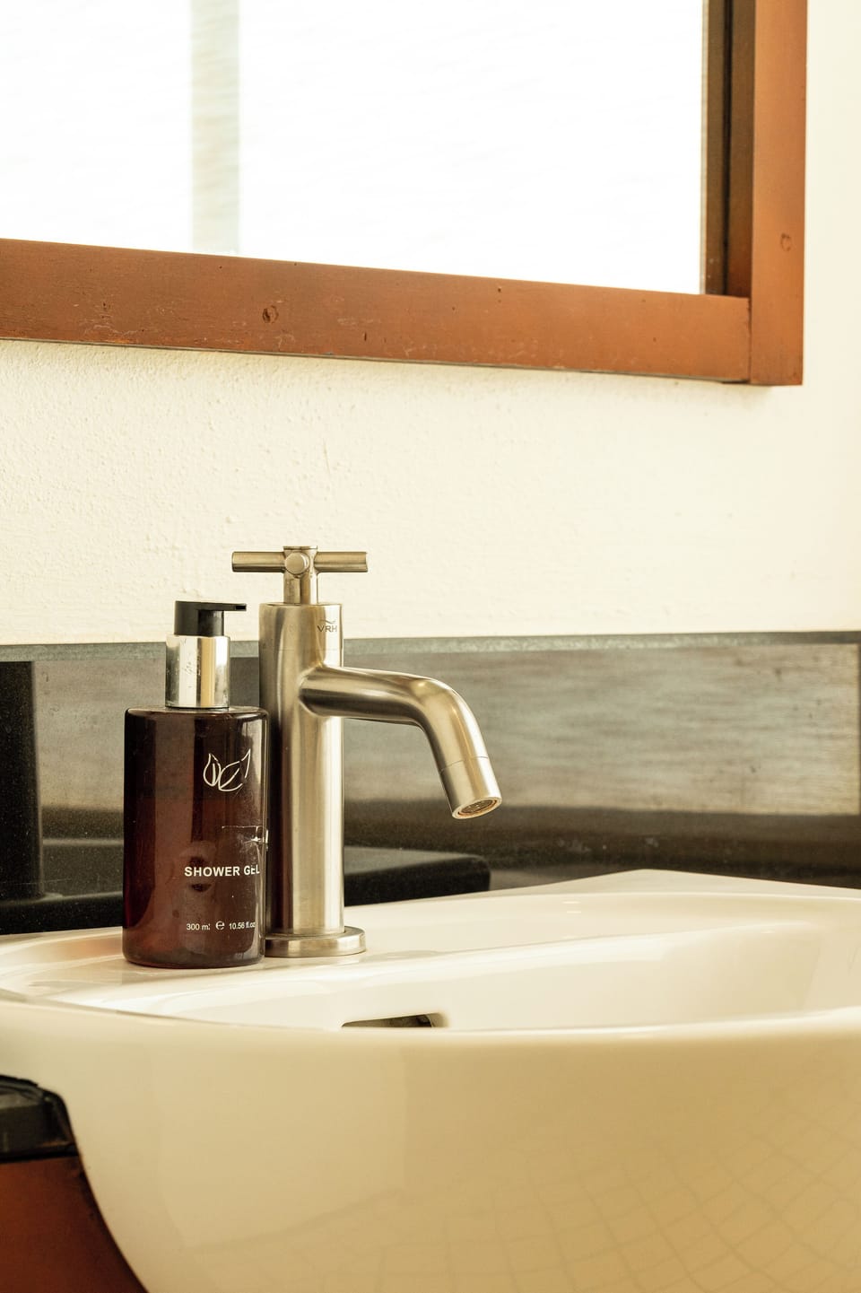 Deluxe Double Room | Bathroom | Separate tub and shower, deep soaking tub, free toiletries, hair dryer
