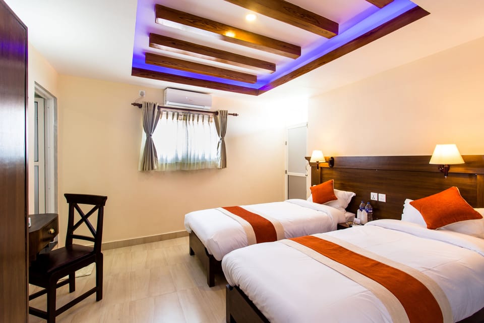 Desk, soundproofing, free WiFi, bed sheets