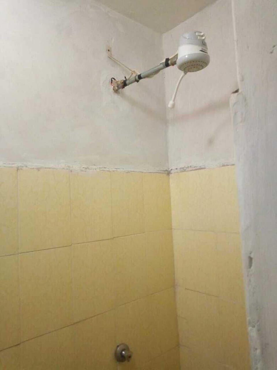 Deluxe Double Room, Non Smoking | Bathroom | Shower, rainfall showerhead, free toiletries, towels