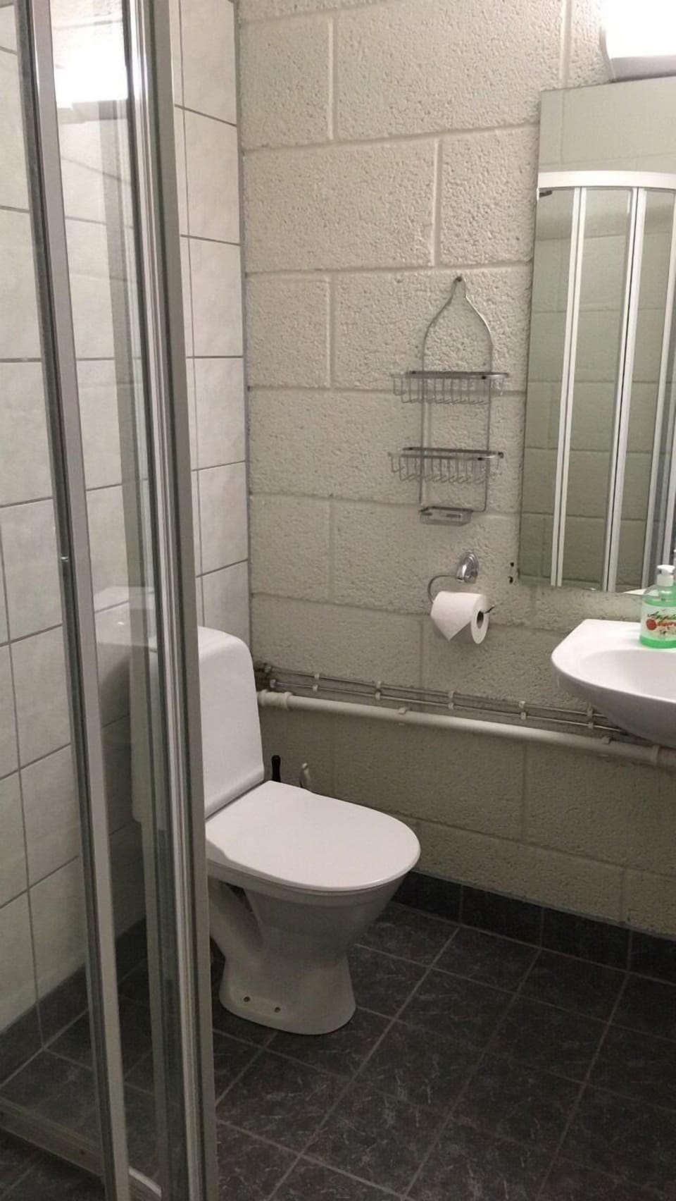 Shower, towels