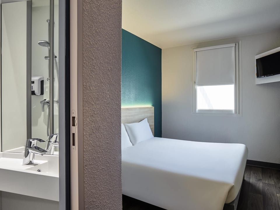 Room, 1 Double Bed, Private Bathroom (Cabrio) | Desk, blackout drapes, soundproofing, WiFi (free)