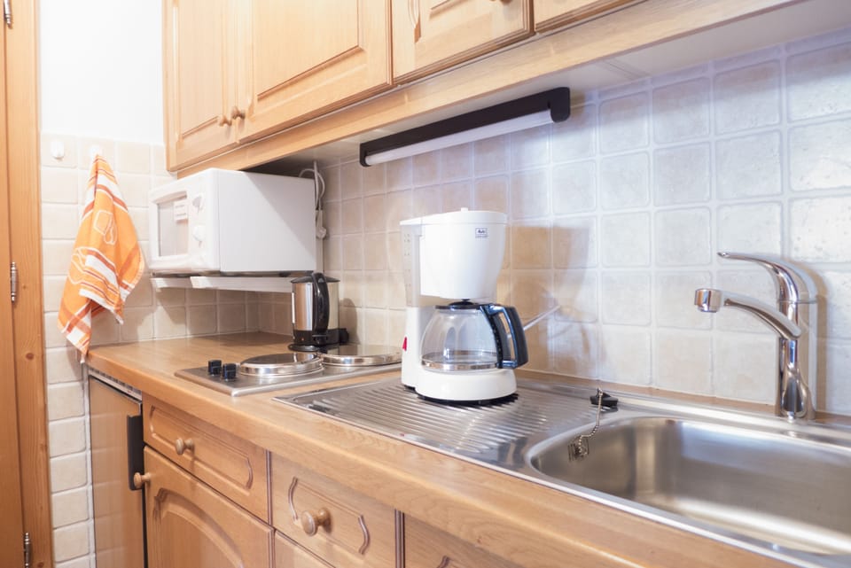 Comfort Apartment, 1 Bedroom, Balcony (6) | Private kitchen | Fridge, microwave, stovetop, coffee/tea maker
