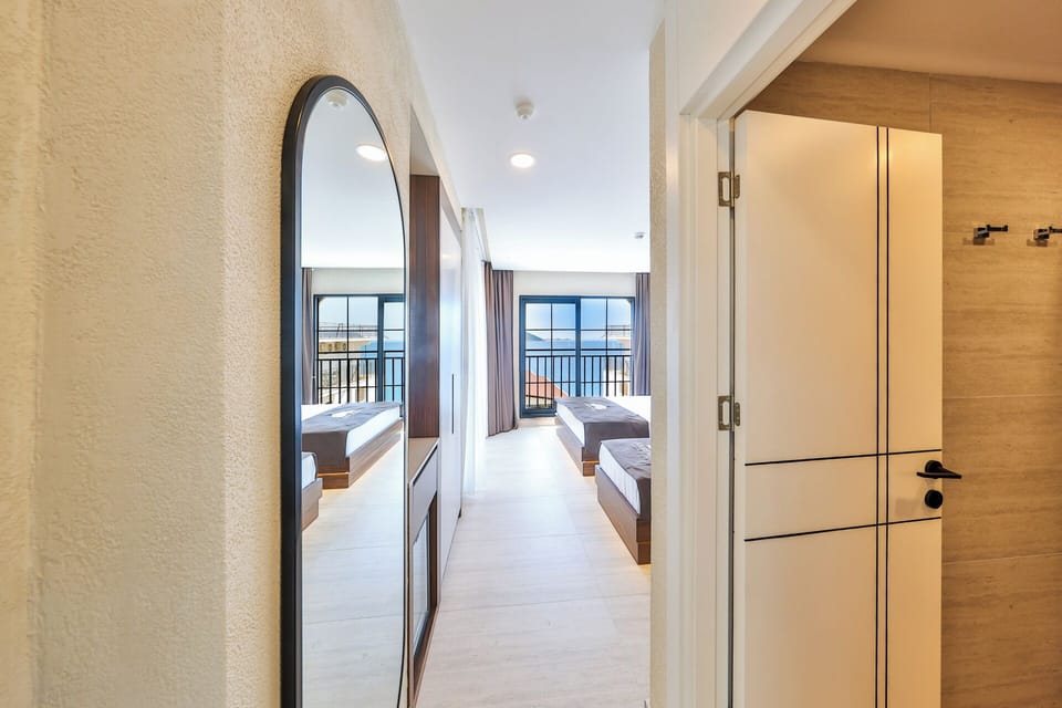 Elegance Sea View, Triple | Laptop workspace, iron/ironing board, free WiFi, bed sheets
