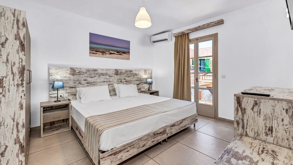 Junior Suite (Quadruple) Bedroom & Living Room | 1 bedroom, desk, iron/ironing board, cribs/infant beds