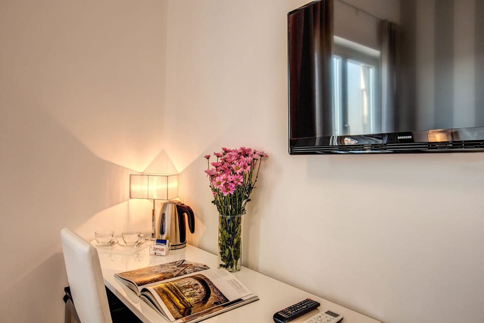 Premium bedding, down comforters, minibar, in-room safe