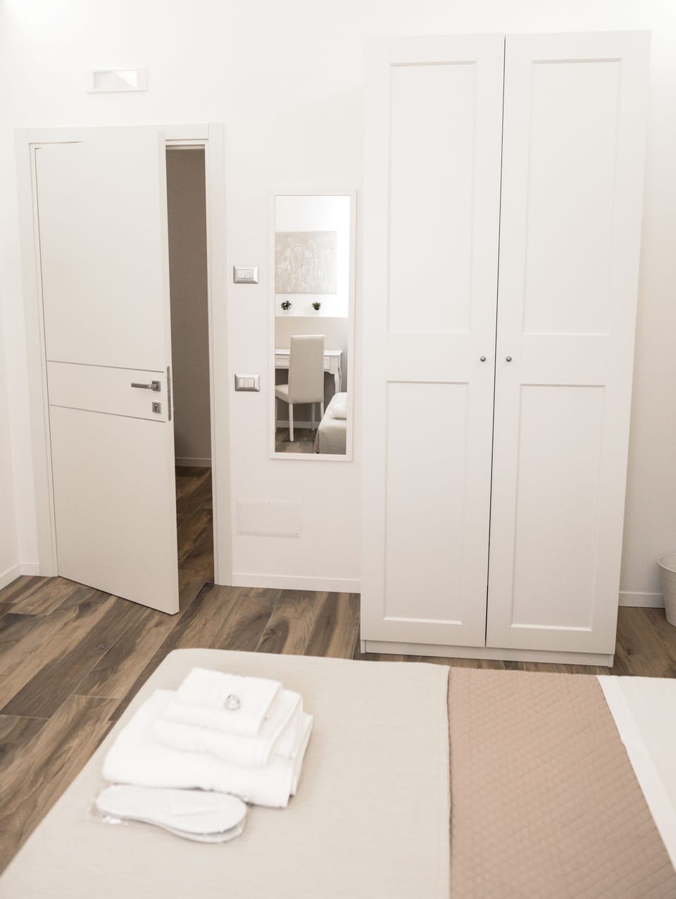 Deluxe Double Room (NR 19) | Desk, WiFi (free), bed sheets