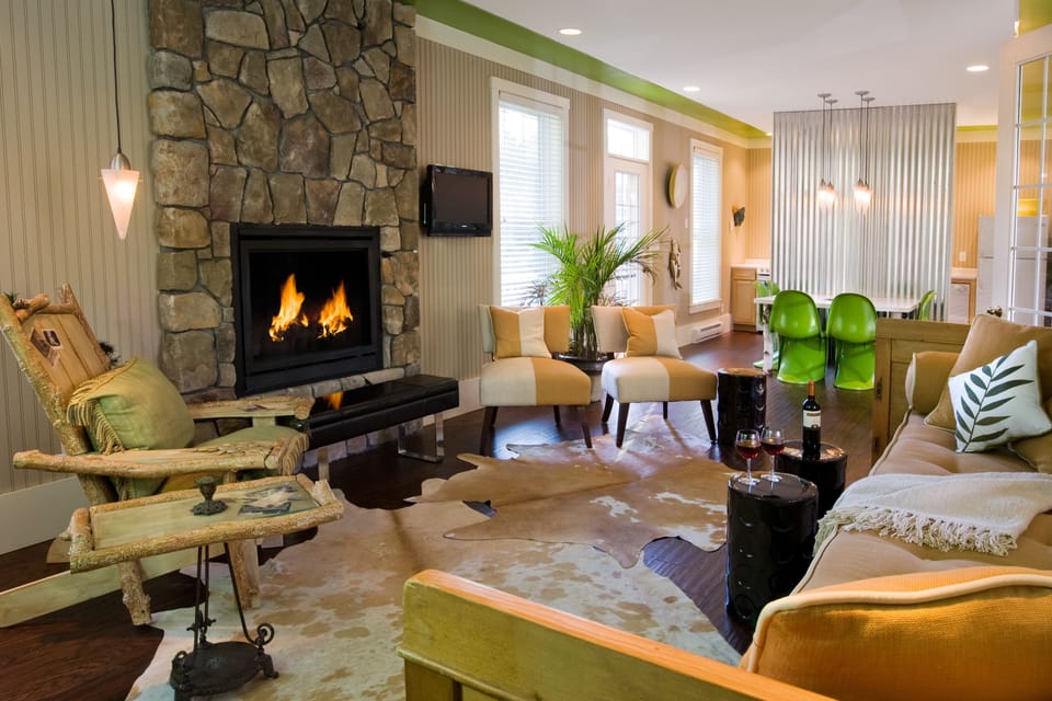 Cottage Single Story | Living area | Flat-screen TV, fireplace