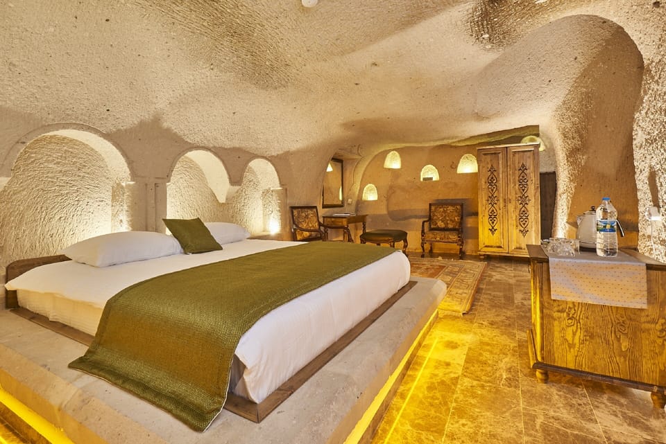 Superior Cave Room | Premium bedding, minibar, in-room safe, laptop workspace