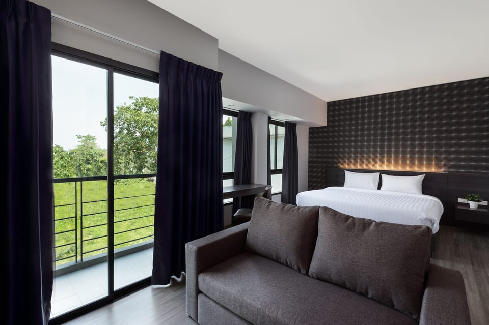 Family Room | Desk, blackout drapes, rollaway beds, free WiFi