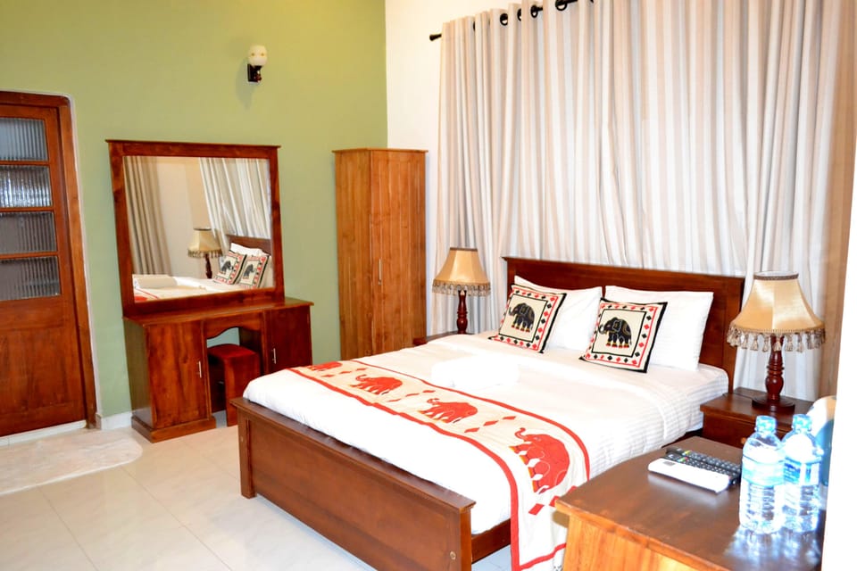 Deluxe Double Room, 1 Queen Bed, Private Bathroom, Garden View | Room amenity