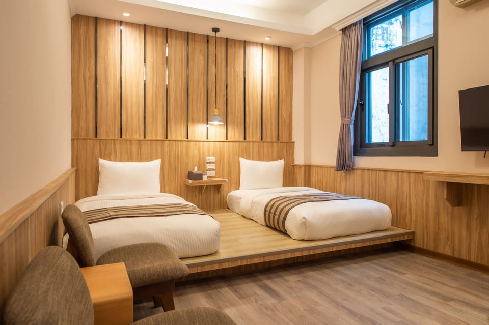 Business Twin Room | Premium bedding, down comforters, pillowtop beds, individually furnished
