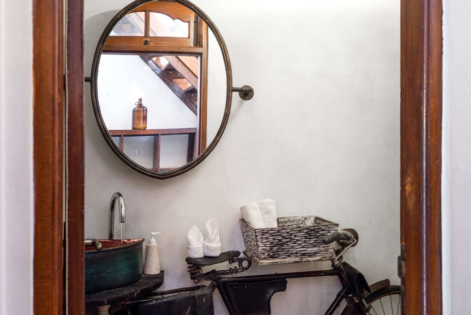 Bathroom sink