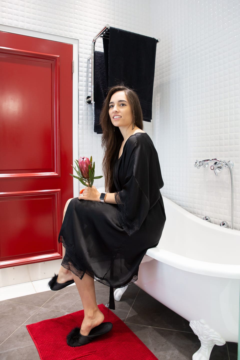 Separate tub and shower, deep soaking tub, rainfall showerhead