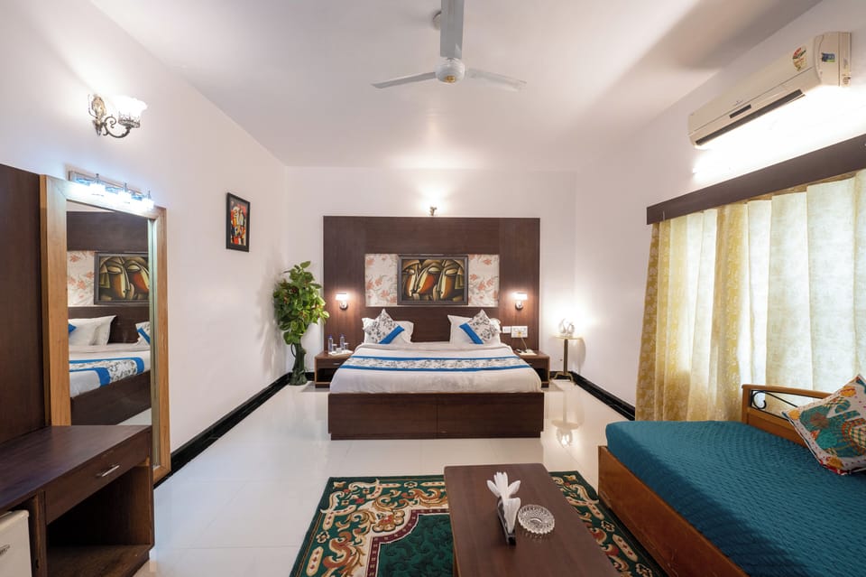 Superior Room | Desk, laptop workspace, free wired internet, bed sheets