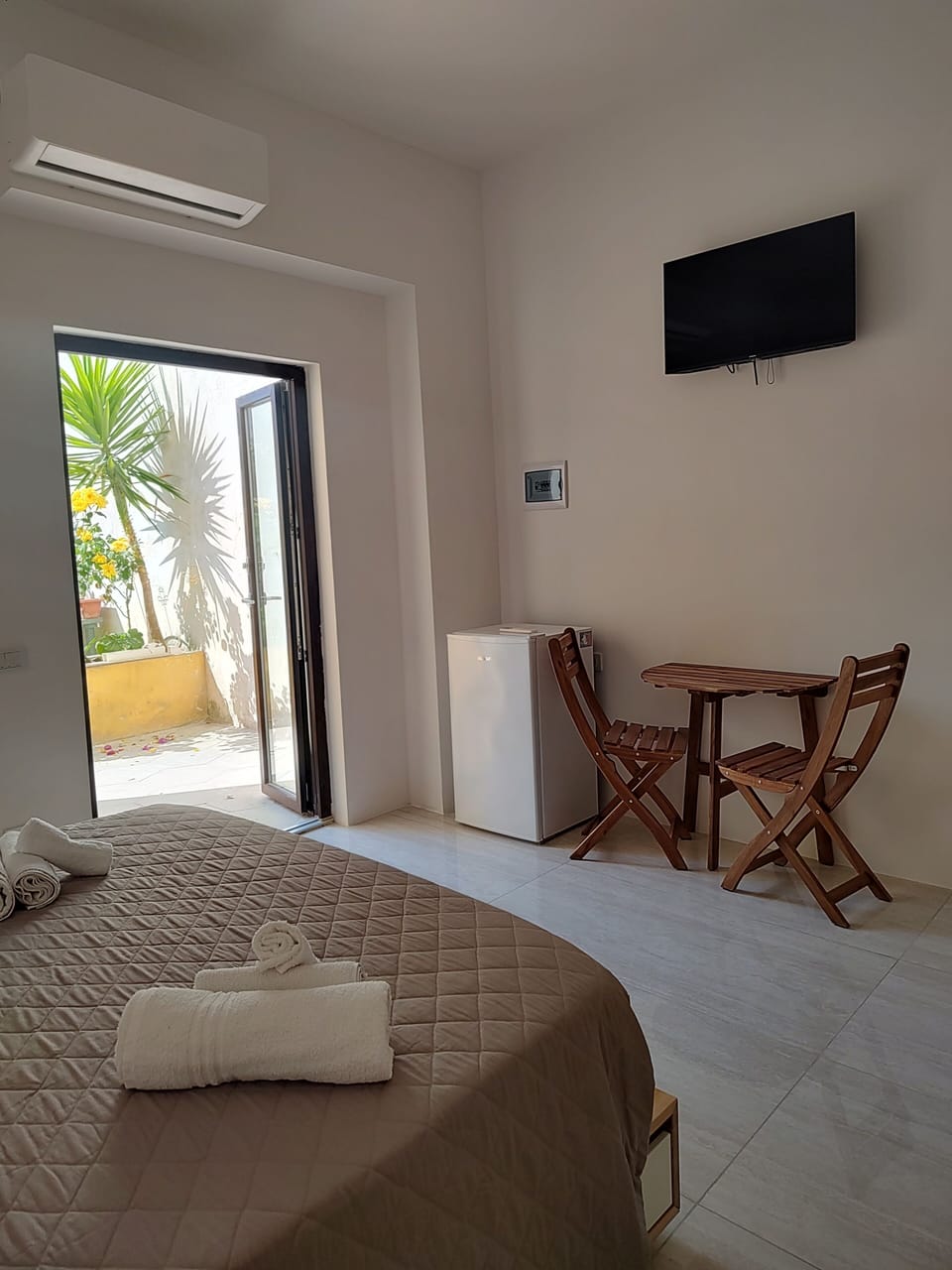 Individually decorated, desk, free WiFi, bed sheets