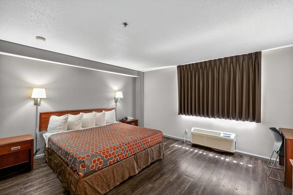 Desk, WiFi (free), bed sheets