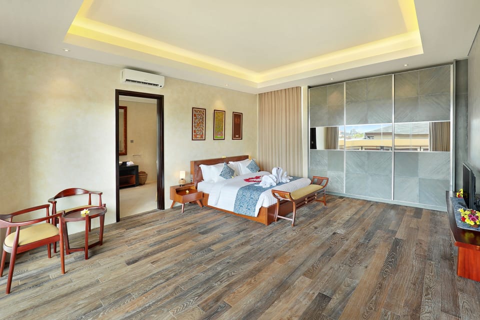 1 bedroom, premium bedding, down comforters, in-room safe