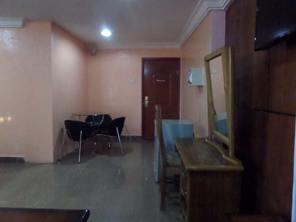 Presidential Suite, 1 King Bed | Desk, free WiFi, bed sheets