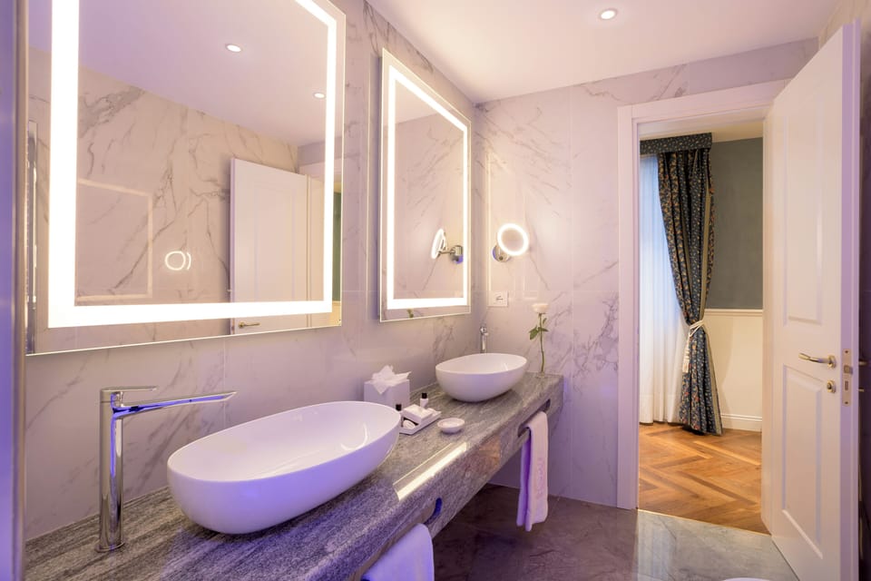 Double Room, Balcony | Bathroom | Eco-friendly toiletries, hair dryer, bidet, towels