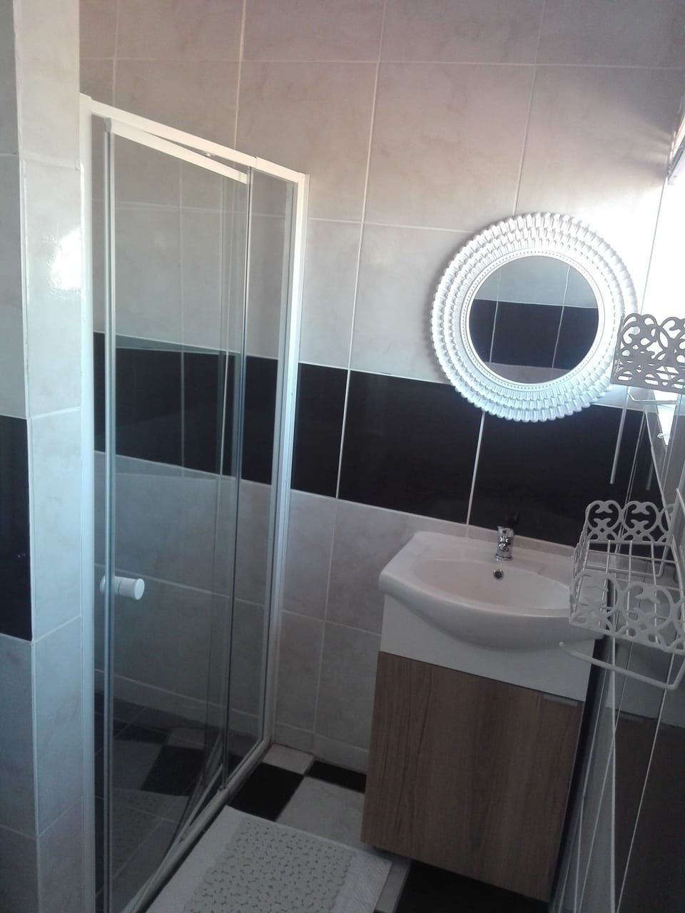 Family Quadruple Room, 1 Bedroom, Shared Bathroom | Bathroom | Shower, deep soaking tub, free toiletries, hair dryer