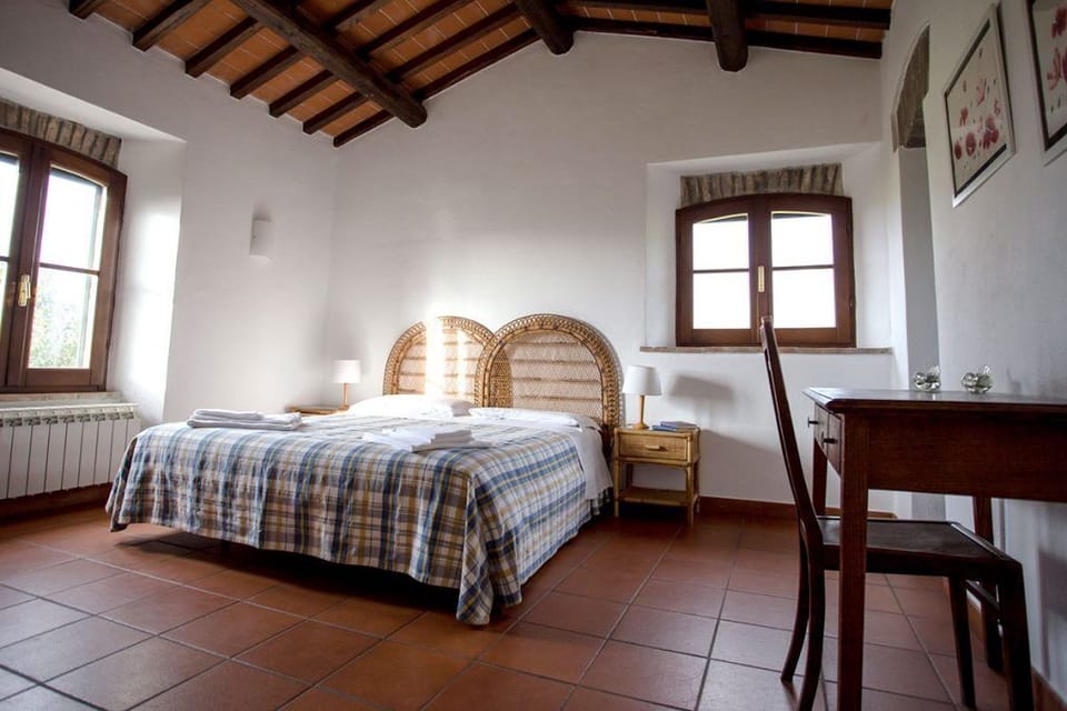 1 bedroom, individually decorated, individually furnished, desk