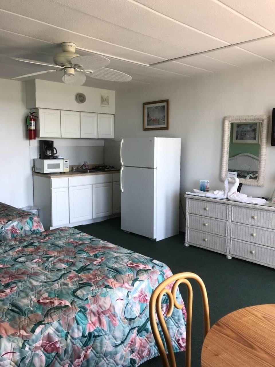 Standard Room, 2 Double Beds, Kitchenette, Oceanfront | Private kitchenette | Fridge, microwave