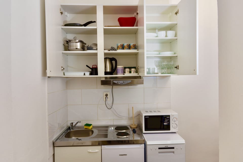 Luxury Apartment, 2 Bedrooms, Courtyard Area | Room amenity
