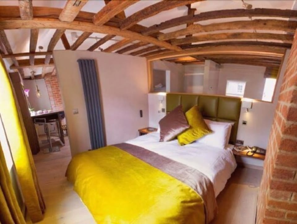Double Room, 1 Double Bed, Ensuite | Hypo-allergenic bedding, in-room safe, individually decorated