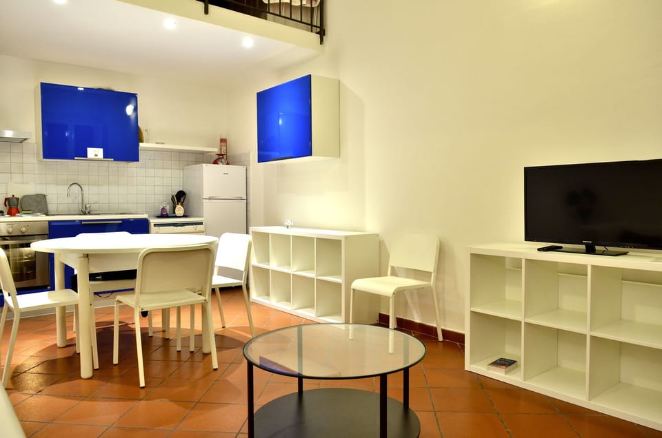 Basic Apartment, 3 Bedrooms | Private kitchen | Fridge, microwave, oven, stovetop