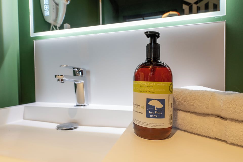 Comfort Double Room | In-room safe, laptop workspace, iron/ironing board, free WiFi