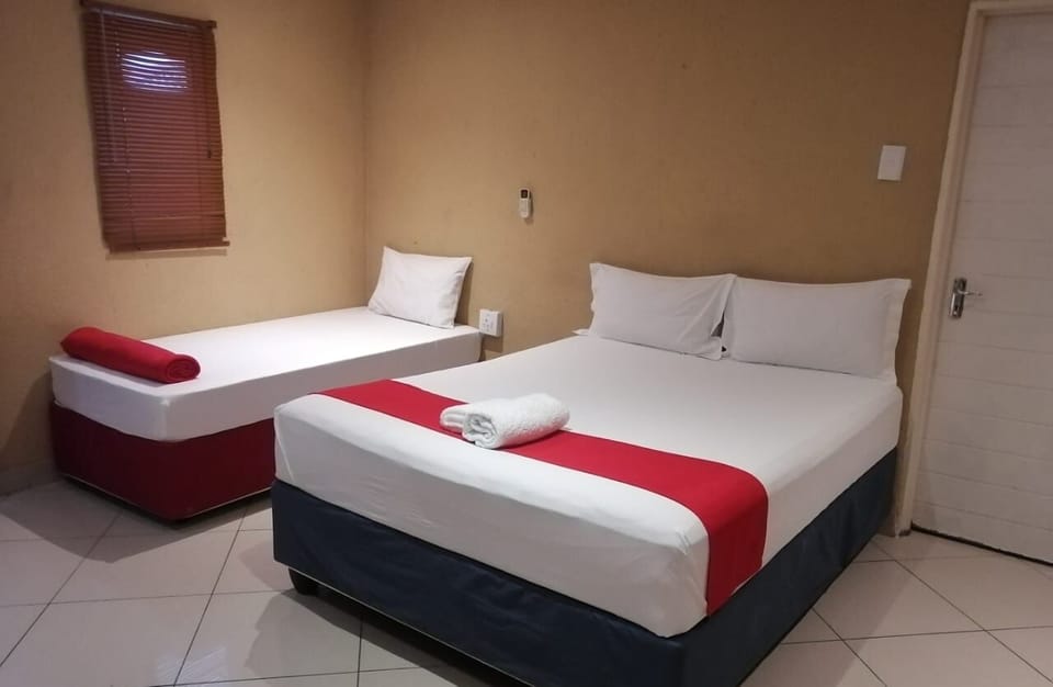 Superior Room (5) | Minibar, desk, cribs (free), bed sheets