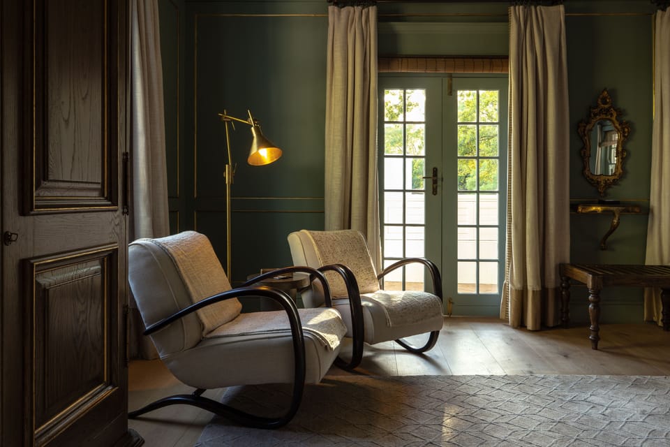 Uitsig  | 1 bedroom, free minibar, in-room safe, individually decorated