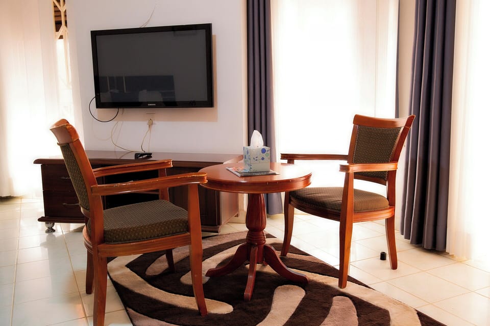 Deluxe Double Room | Living area | Flat-screen TV