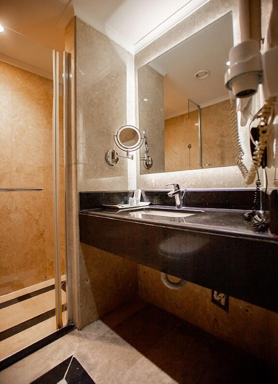 Minibar, in-room safe, free WiFi, bed sheets