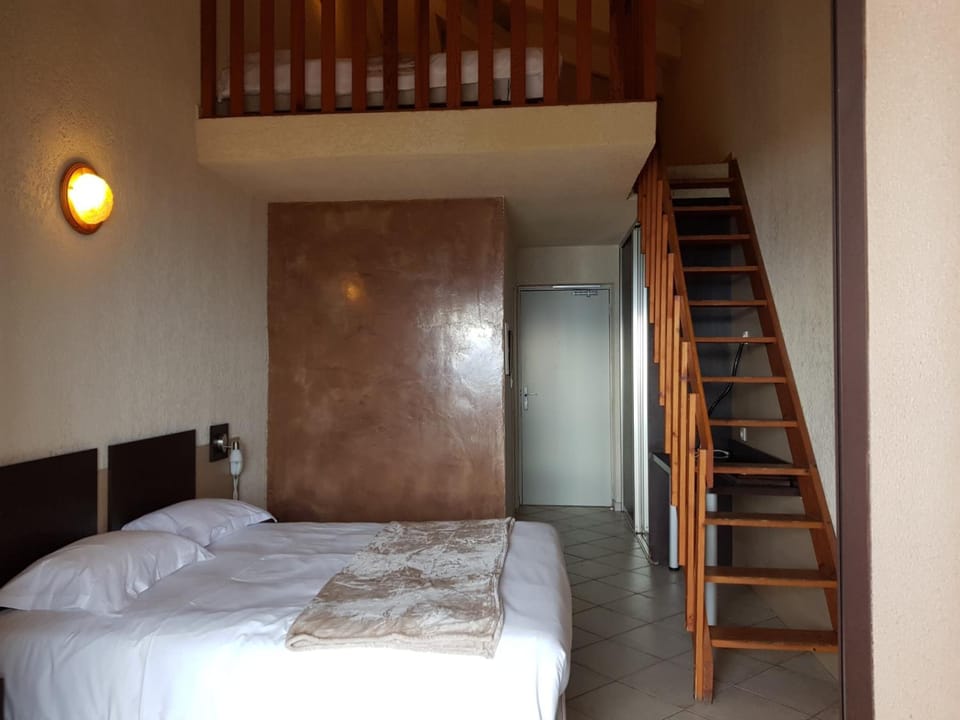 In-room safe, soundproofing, cribs (free), WiFi (free)