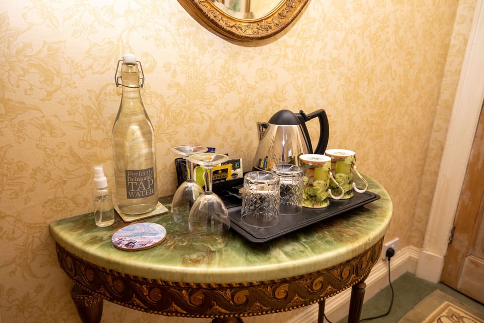 Turret Room | Egyptian cotton sheets, hypo-allergenic bedding, blackout drapes