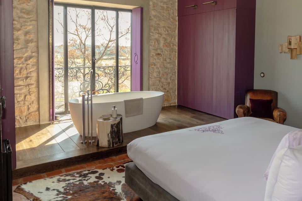 Chambre Cuvée Millésimée | Premium bedding, down comforters, minibar, in-room safe