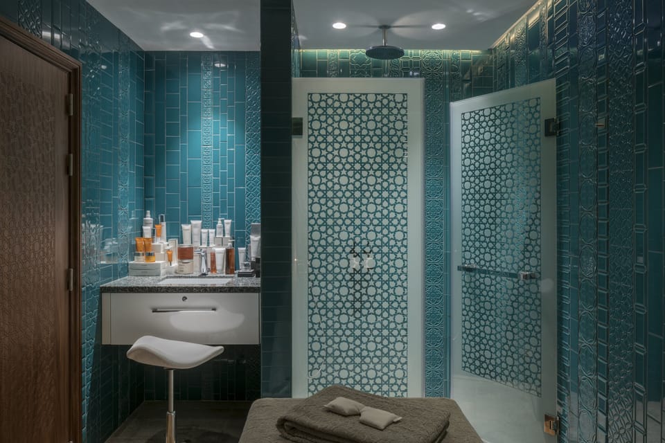 Sauna, hot tub, steam room, Turkish bath, body treatments, hydrotherapy