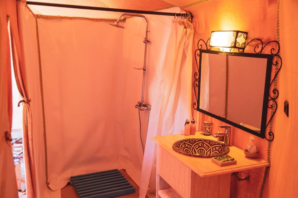 Junior Tent | Bathroom | Shower, rainfall showerhead, free toiletries, towels