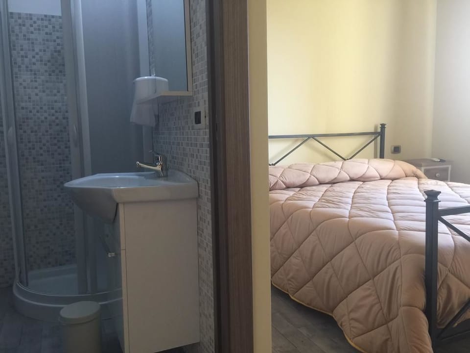 Classic Double Room | Soundproofing, free WiFi, bed sheets, wheelchair access